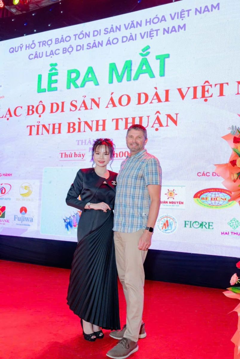 Giảng viên Linda An và chồng doanh nhân người Mỹ tại sự kiện